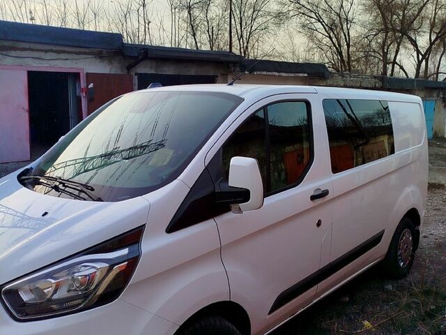 Белый Форд Custom, объемом двигателя 2 л и пробегом 240 тыс. км за 21000 $, фото 3 на Automoto.ua