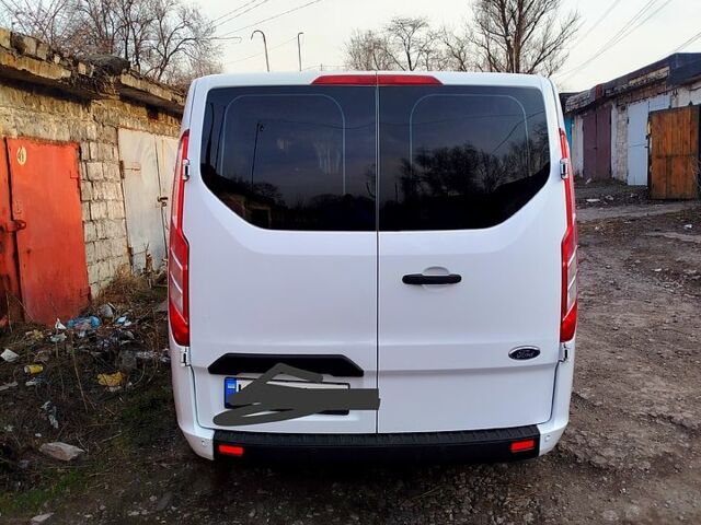 Белый Форд Custom, объемом двигателя 2 л и пробегом 240 тыс. км за 21000 $, фото 1 на Automoto.ua