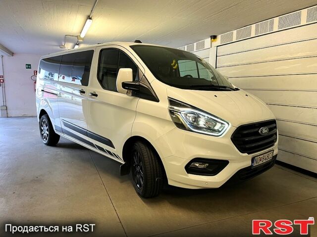 Белый Форд Custom, объемом двигателя 2 л и пробегом 140 тыс. км за 20000 $, фото 2 на Automoto.ua