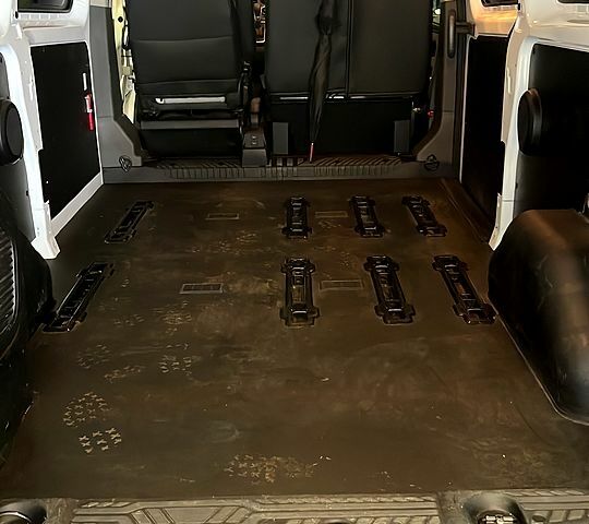 Белый Форд Custom, объемом двигателя 2 л и пробегом 140 тыс. км за 20000 $, фото 7 на Automoto.ua