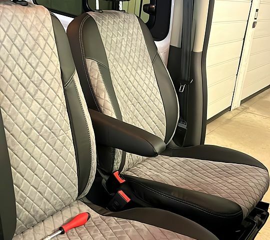 Белый Форд Custom, объемом двигателя 2 л и пробегом 140 тыс. км за 20000 $, фото 1 на Automoto.ua
