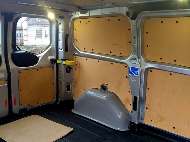 Сірий Форд Custom, об'ємом двигуна 2 л та пробігом 286 тис. км за 12200 $, фото 6 на Automoto.ua