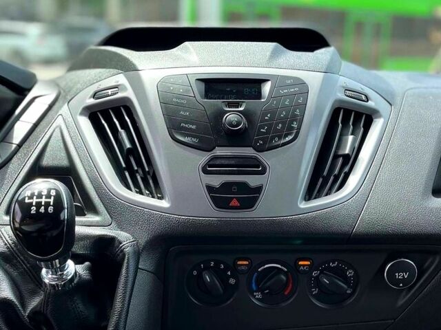 Серый Форд Custom, объемом двигателя 2 л и пробегом 220 тыс. км за 15400 $, фото 5 на Automoto.ua