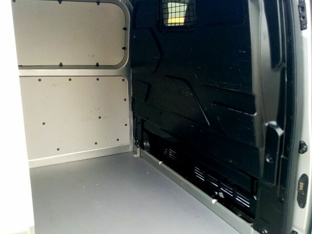 Сірий Форд Custom, об'ємом двигуна 2 л та пробігом 426 тис. км за 14300 $, фото 4 на Automoto.ua