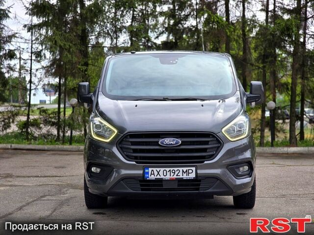 Серый Форд Custom, объемом двигателя 2 л и пробегом 199 тыс. км за 17399 $, фото 1 на Automoto.ua
