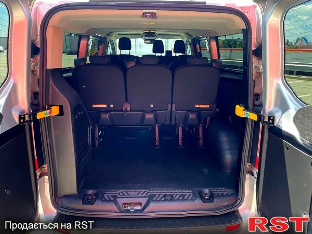 Серый Форд Custom, объемом двигателя 2 л и пробегом 195 тыс. км за 22500 $, фото 4 на Automoto.ua