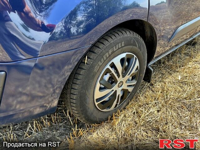 Синий Форд Custom, объемом двигателя 2.2 л и пробегом 260 тыс. км за 10000 $, фото 10 на Automoto.ua