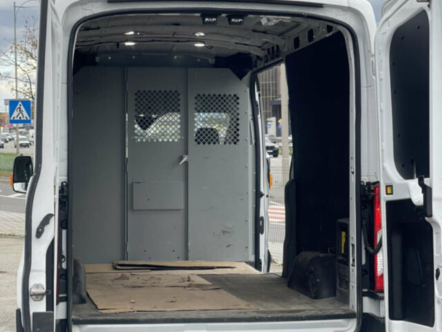 Білий Форд E-Transit, об'ємом двигуна 0 л та пробігом 53 тис. км за 27900 $, фото 4 на Automoto.ua