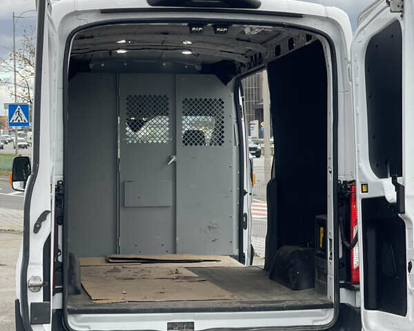 Белый Форд E-Transit, объемом двигателя 0 л и пробегом 53 тыс. км за 28950 $, фото 5 на Automoto.ua