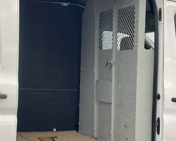 Белый Форд E-Transit, объемом двигателя 0 л и пробегом 53 тыс. км за 28950 $, фото 4 на Automoto.ua