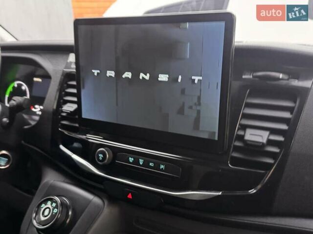 Белый Форд E-Transit, объемом двигателя 0 л и пробегом 31 тыс. км за 38500 $, фото 2 на Automoto.ua