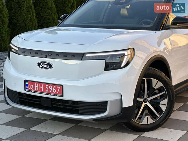 Белый Форд Explorer EV, объемом двигателя 0 л и пробегом 5 тыс. км за 38000 $, фото 9 на Automoto.ua