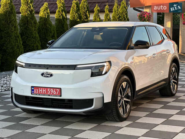 Белый Форд Explorer EV, объемом двигателя 0 л и пробегом 5 тыс. км за 38000 $, фото 11 на Automoto.ua