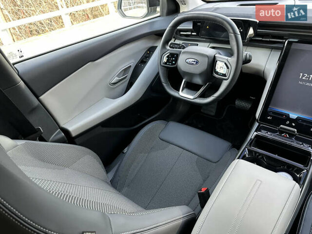 Синий Форд Explorer EV, объемом двигателя 0 л и пробегом 8 тыс. км за 35900 $, фото 9 на Automoto.ua