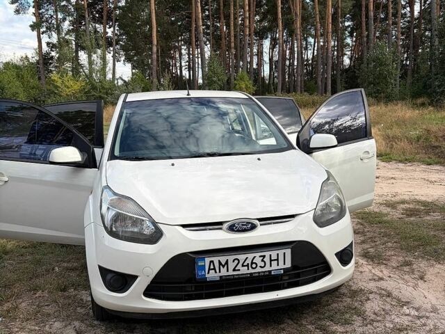 Білий Форд Figo, об'ємом двигуна 1.6 л та пробігом 209 тис. км за 6000 $, фото 10 на Automoto.ua