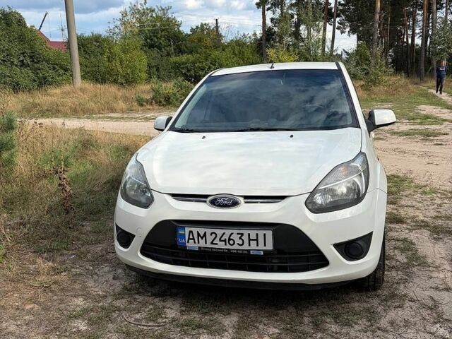 Білий Форд Figo, об'ємом двигуна 1.6 л та пробігом 209 тис. км за 6000 $, фото 2 на Automoto.ua