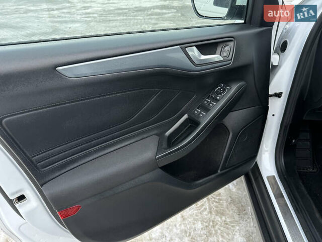 Белый Форд Focus Active, объемом двигателя 1.5 л и пробегом 165 тыс. км за 15200 $, фото 50 на Automoto.ua