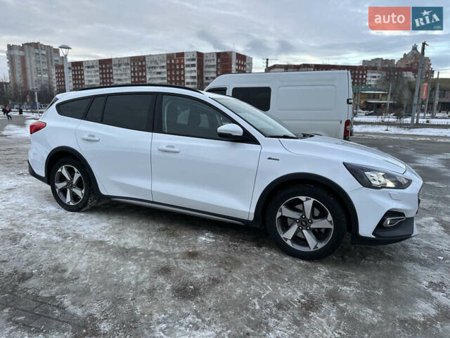 Белый Форд Focus Active, объемом двигателя 1.5 л и пробегом 165 тыс. км за 15200 $, фото 4 на Automoto.ua