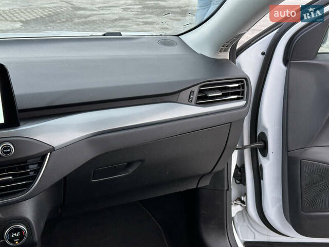 Белый Форд Focus Active, объемом двигателя 1.5 л и пробегом 165 тыс. км за 15200 $, фото 72 на Automoto.ua