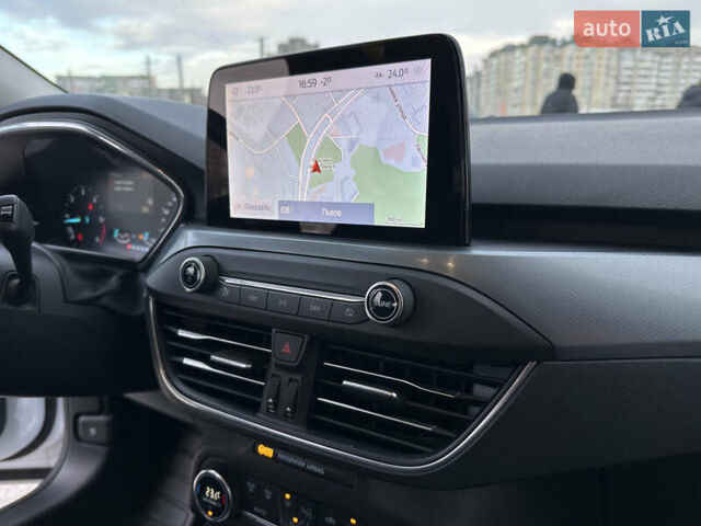 Белый Форд Focus Active, объемом двигателя 1.5 л и пробегом 165 тыс. км за 15200 $, фото 57 на Automoto.ua
