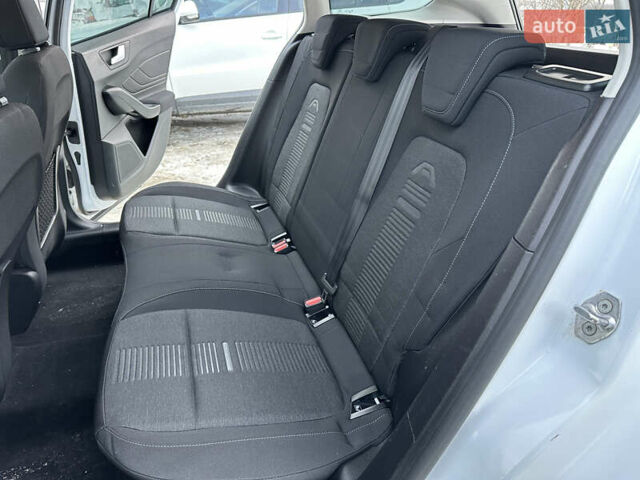 Белый Форд Focus Active, объемом двигателя 1.5 л и пробегом 165 тыс. км за 15200 $, фото 32 на Automoto.ua