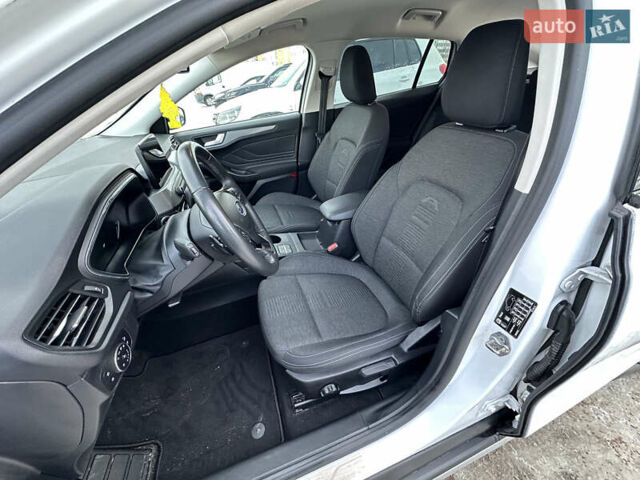 Белый Форд Focus Active, объемом двигателя 1.5 л и пробегом 165 тыс. км за 15200 $, фото 84 на Automoto.ua