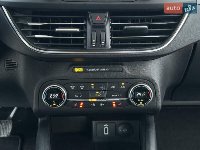 Белый Форд Focus Active, объемом двигателя 1.5 л и пробегом 165 тыс. км за 15200 $, фото 71 на Automoto.ua