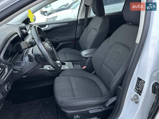 Белый Форд Focus Active, объемом двигателя 1.5 л и пробегом 165 тыс. км за 15200 $, фото 85 на Automoto.ua