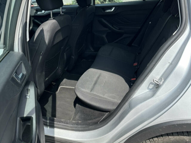 Серый Форд Focus Active, объемом двигателя 1 л и пробегом 176 тыс. км за 10500 $, фото 4 на Automoto.ua