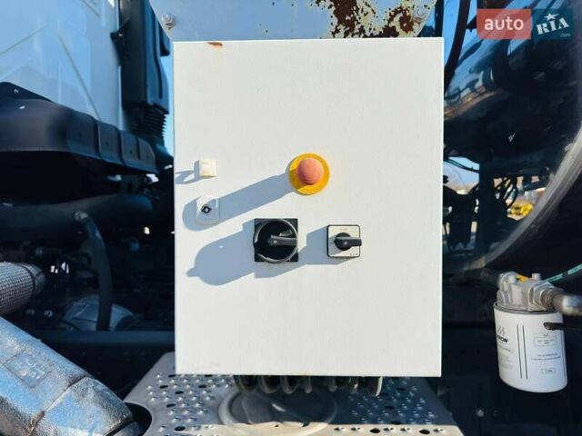 Білий Форд Trucks, об'ємом двигуна 8.97 л та пробігом 1 тис. км за 99999 $, фото 15 на Automoto.ua