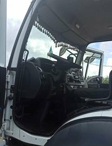 Білий Форд Trucks, об'ємом двигуна 8.97 л та пробігом 230 тис. км за 81222 $, фото 2 на Automoto.ua