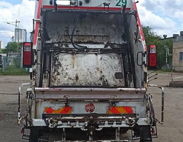 Білий Форд Trucks, об'ємом двигуна 8.97 л та пробігом 230 тис. км за 81222 $, фото 5 на Automoto.ua