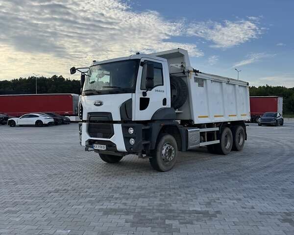 Білий Форд Trucks, об'ємом двигуна 12.7 л та пробігом 29 тис. км за 119999 $, фото 5 на Automoto.ua