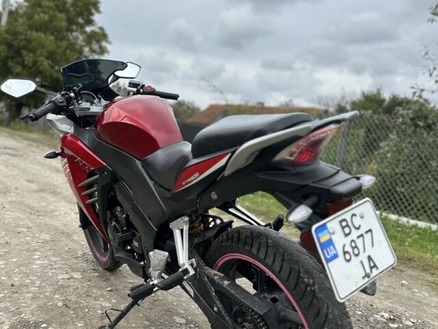 Форте Другая, объемом двигателя 0.3 л и пробегом 0 тыс. км за 1000 $, фото 4 на Automoto.ua