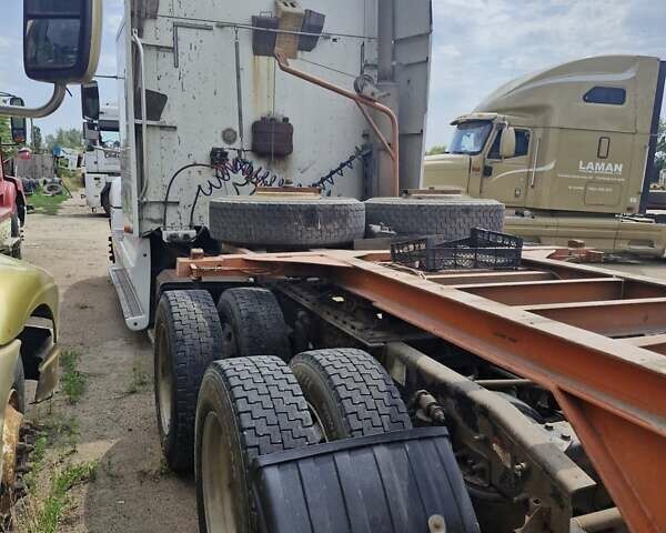 Білий Фредлайнер Колумбіа, об'ємом двигуна 12.7 л та пробігом 900 тис. км за 4000 $, фото 2 на Automoto.ua
