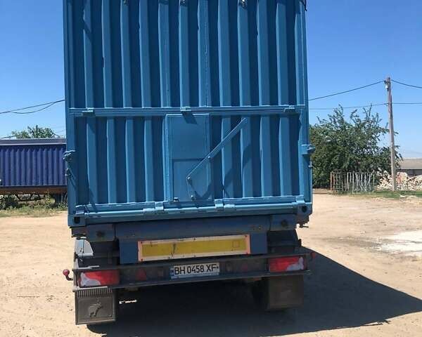 Оранжевый Фредлайнер Конвеншионал, объемом двигателя 12.7 л и пробегом 900 тыс. км за 13000 $, фото 3 на Automoto.ua