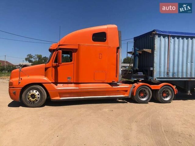 Оранжевый Фредлайнер Конвеншионал, объемом двигателя 12.7 л и пробегом 900 тыс. км за 13000 $, фото 1 на Automoto.ua