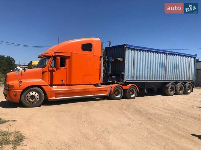 Оранжевый Фредлайнер Конвеншионал, объемом двигателя 12.7 л и пробегом 900 тыс. км за 13000 $, фото 2 на Automoto.ua