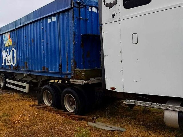 Белый Фредлайнер ФЛЦ, объемом двигателя 12.3 л и пробегом 0 тыс. км за 15000 $, фото 1 на Automoto.ua