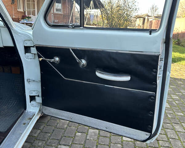 Белый ГАЗ 21 Волга, объемом двигателя 2.4 л и пробегом 5 тыс. км за 7500 $, фото 10 на Automoto.ua