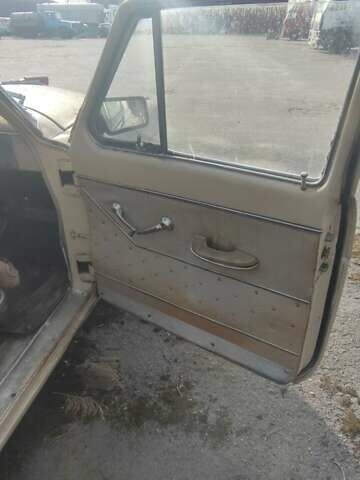 Бежевый ГАЗ 21 Волга, объемом двигателя 2.4 л и пробегом 75 тыс. км за 1000 $, фото 8 на Automoto.ua