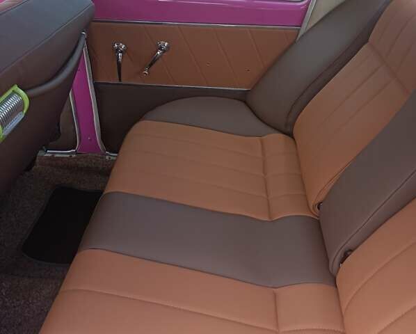 Красный ГАЗ 21 Волга, объемом двигателя 2.2 л и пробегом 100 тыс. км за 4000 $, фото 4 на Automoto.ua