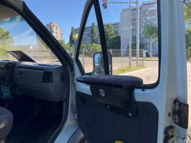 Белый ГАЗ 2217 Соболь, объемом двигателя 2.3 л и пробегом 329 тыс. км за 2500 $, фото 4 на Automoto.ua