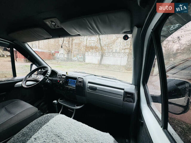 Белый ГАЗ 2217 Соболь, объемом двигателя 2.3 л и пробегом 200 тыс. км за 2999 $, фото 11 на Automoto.ua