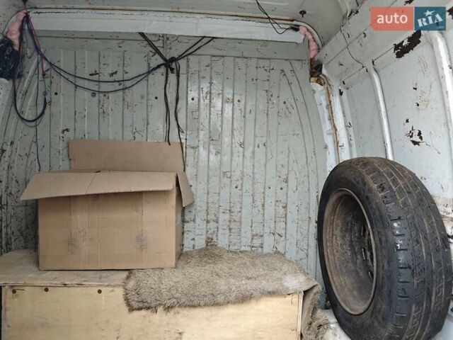 Белый ГАЗ 2217 Соболь, объемом двигателя 2.5 л и пробегом 225 тыс. км за 1800 $, фото 9 на Automoto.ua
