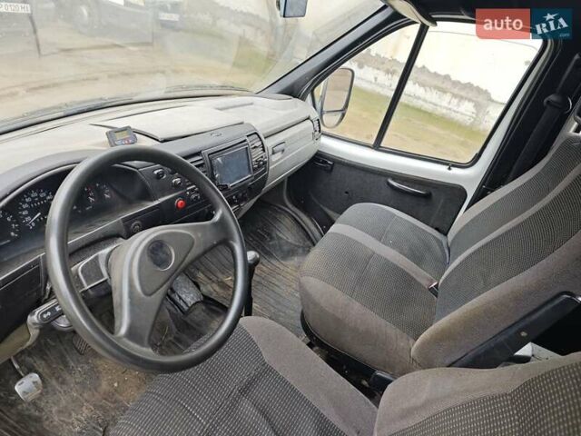 Белый ГАЗ 2217 Соболь, объемом двигателя 2.5 л и пробегом 225 тыс. км за 1800 $, фото 5 на Automoto.ua