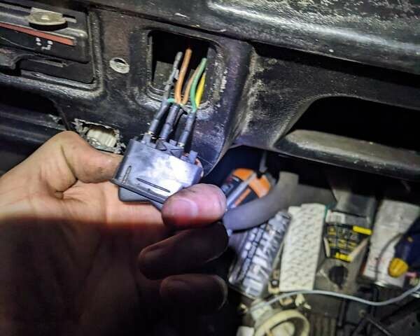 Білий ГАЗ 2217 Баргузин, об'ємом двигуна 2.3 л та пробігом 86 тис. км за 1850 $, фото 12 на Automoto.ua