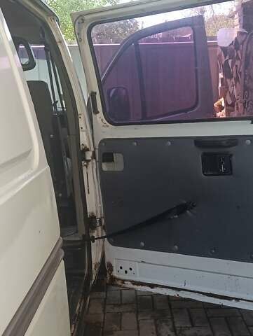 Белый ГАЗ 2217 Баргузин, объемом двигателя 2.3 л и пробегом 358 тыс. км за 1600 $, фото 2 на Automoto.ua