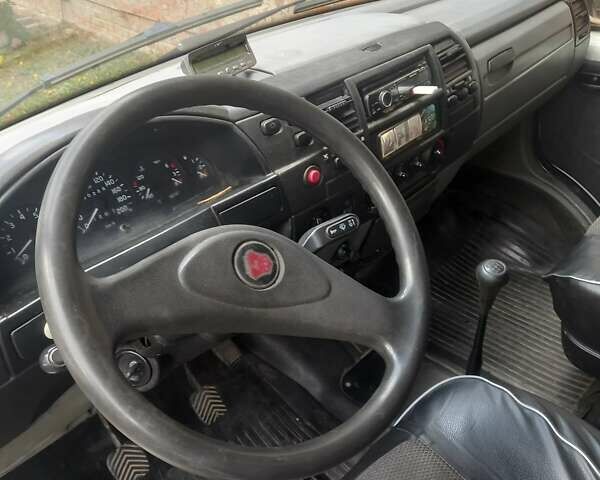 Белый ГАЗ 2217 Баргузин, объемом двигателя 2.29 л и пробегом 203 тыс. км за 1799 $, фото 10 на Automoto.ua