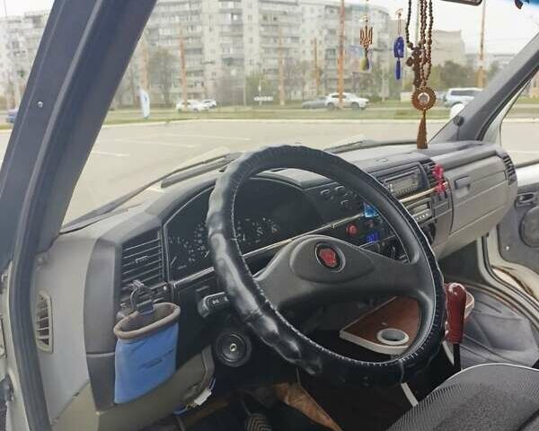 Белый ГАЗ 2217 Баргузин, объемом двигателя 2.46 л и пробегом 178 тыс. км за 3000 $, фото 5 на Automoto.ua